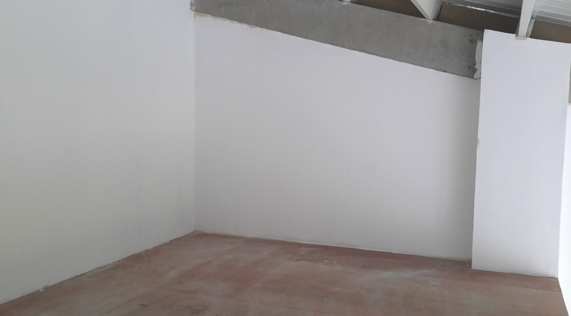 Mezzanine Lot 105