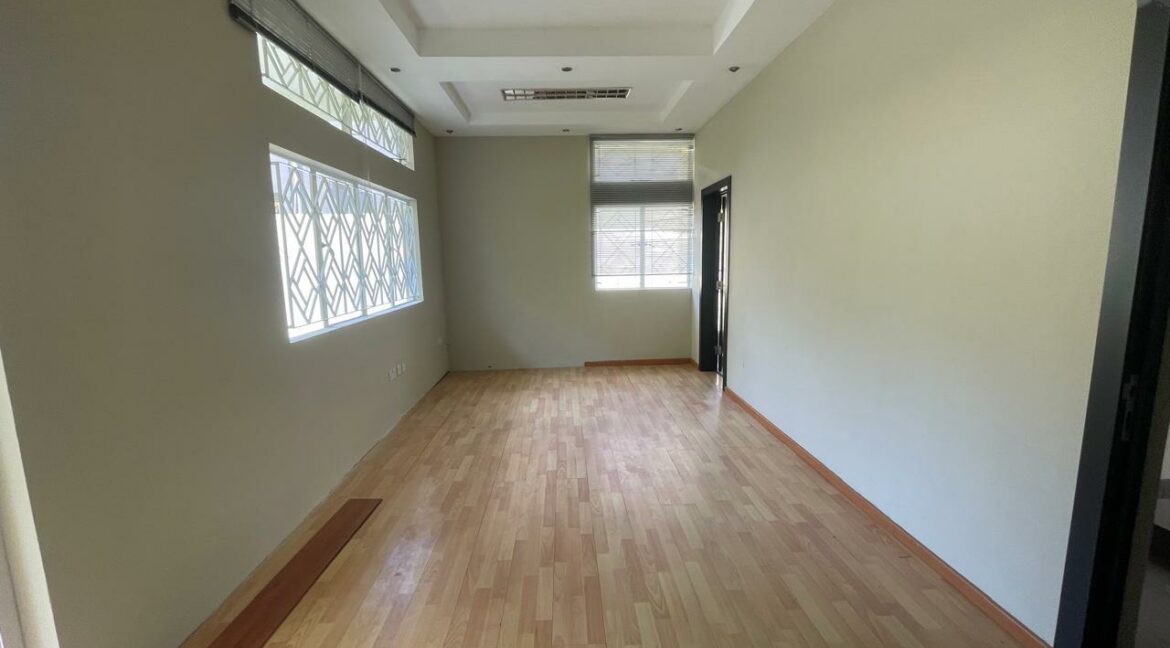 WhatsApp Image 2025-10-16 at 10.09.35 (2)