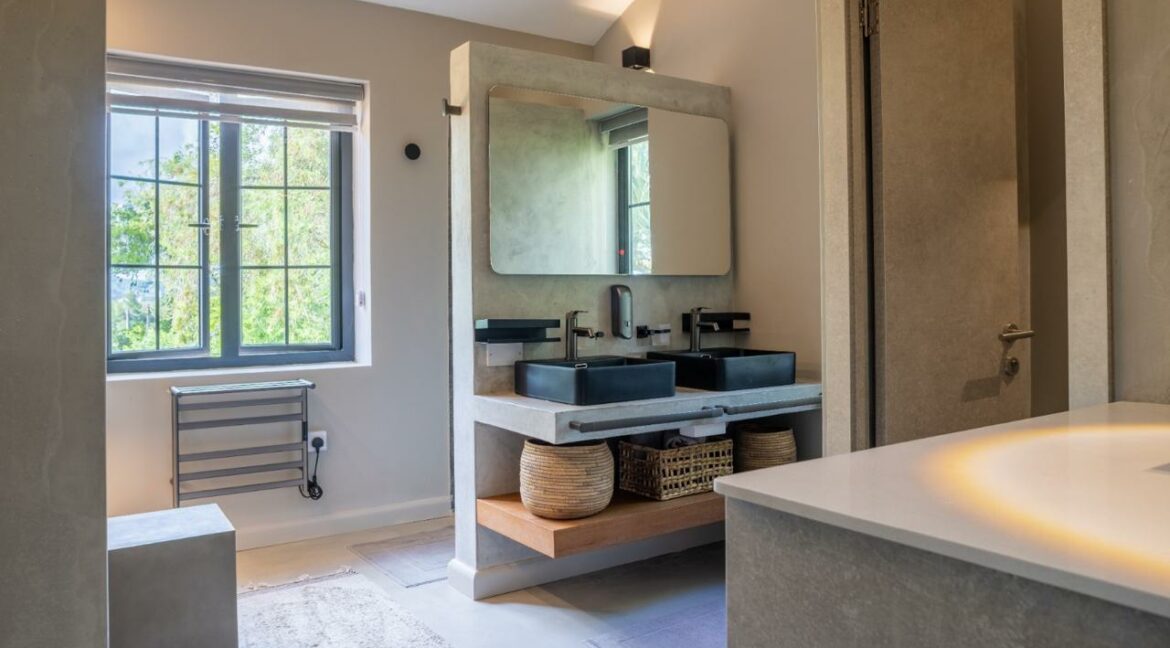 WhatsApp Image 2025-12-04 at 14.37.21 (2)